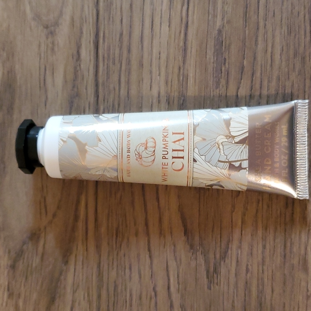 BBW White Pumpkin & Chai Hand Cream
